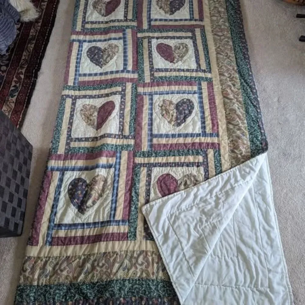 Vintage Handmade Sweet Paisley Heart Patchwork Quilt 82x83